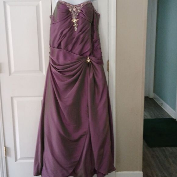 Maggie Sottero Flirt Purple beaded Pageant Prom Dress Sz 18 EUC - Picture 1 of 11